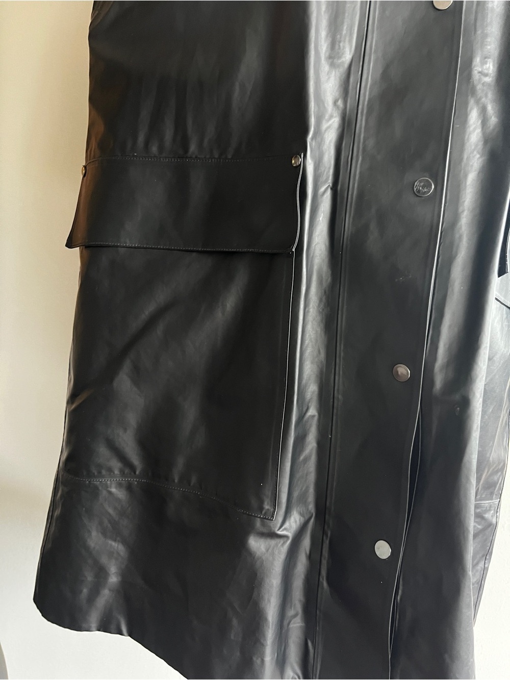 Lululemon Into The Drizzle Rain Jacket in black (6) - Picture 7 of 9